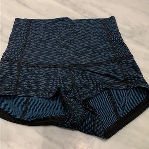 High waisted Lulu short shorts